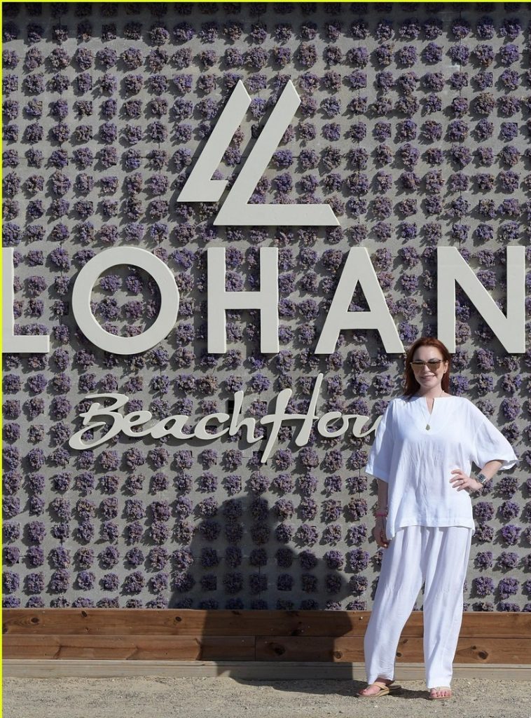 Lindsay Lohan beach bar in Mykonos